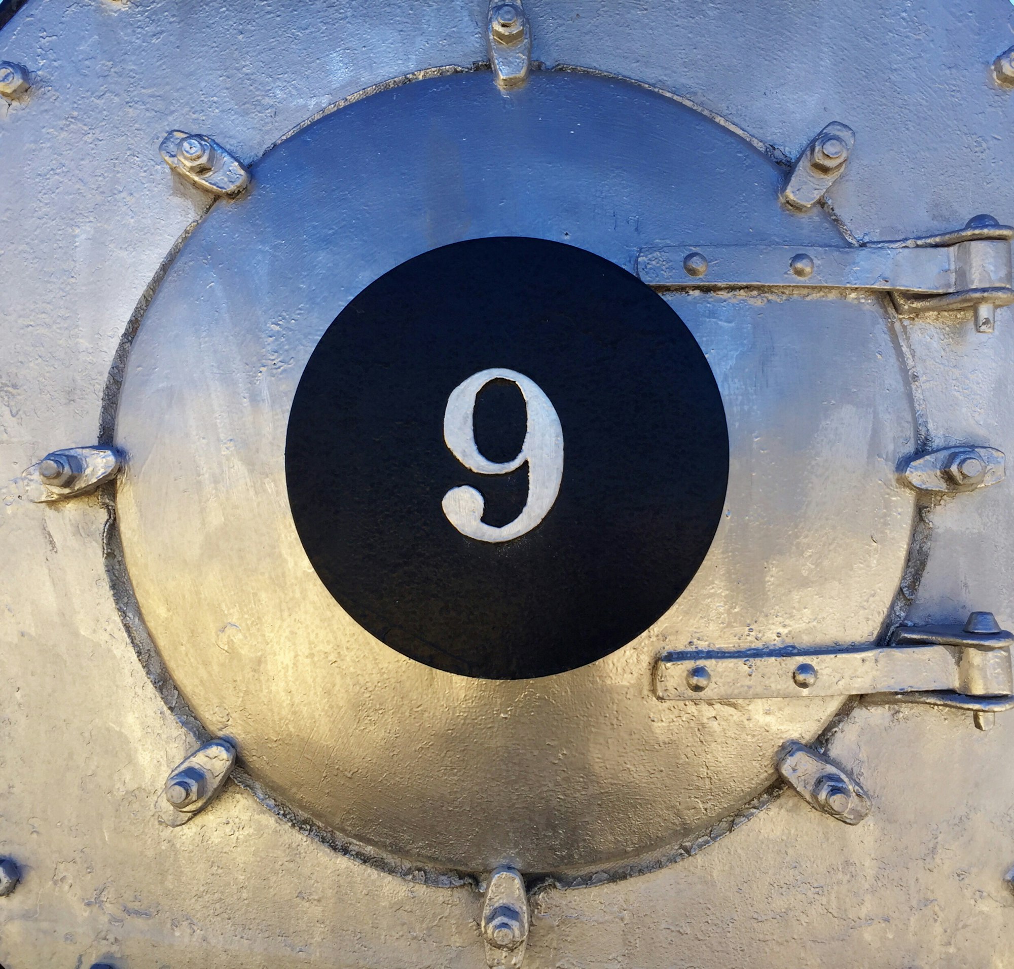 Engine engine number 9